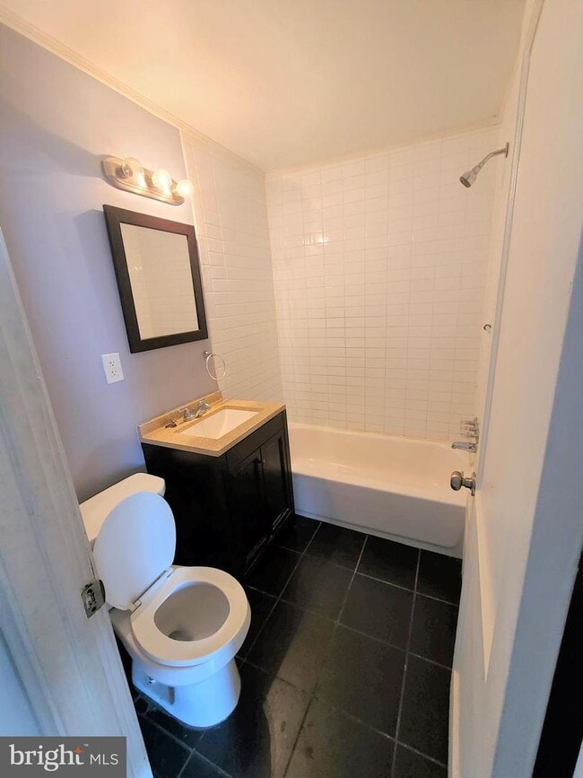 Building Photo - 2749 Levick St