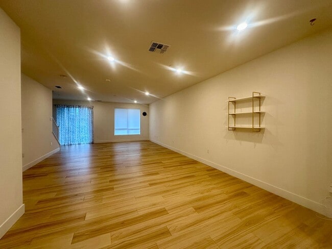 Building Photo - Bright 4 Bedroom 3 bath in FREMONT!