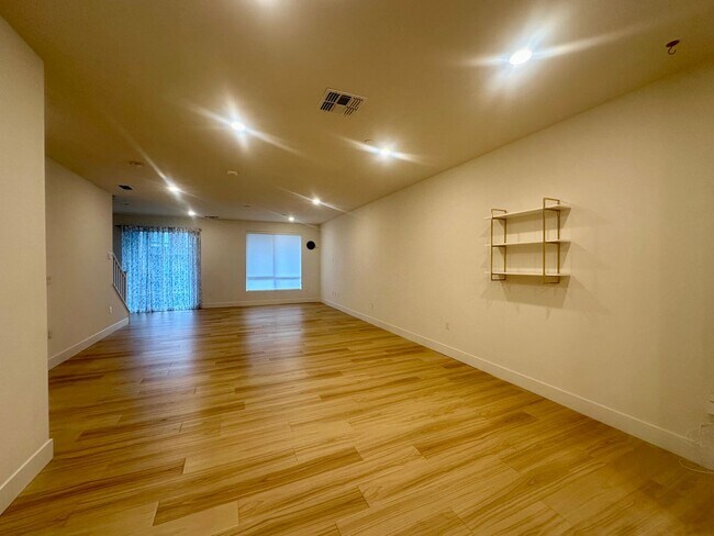 Foto del edificio - Bright 4 Bedroom 3 bath in FREMONT!