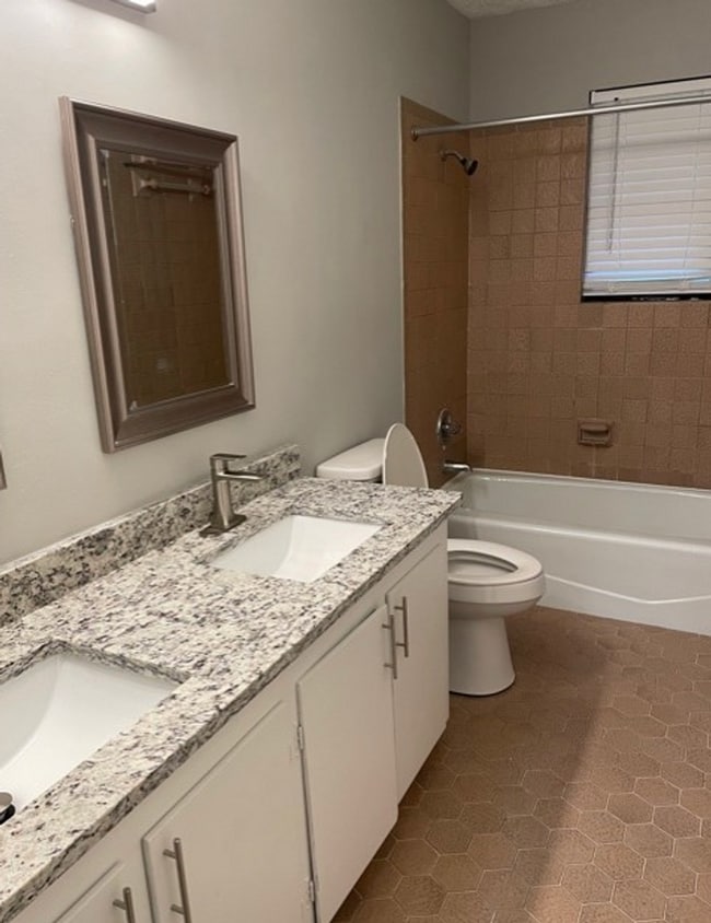 Foto del edificio - Newly Remodeled 2bed/1bath off of Hampton ...