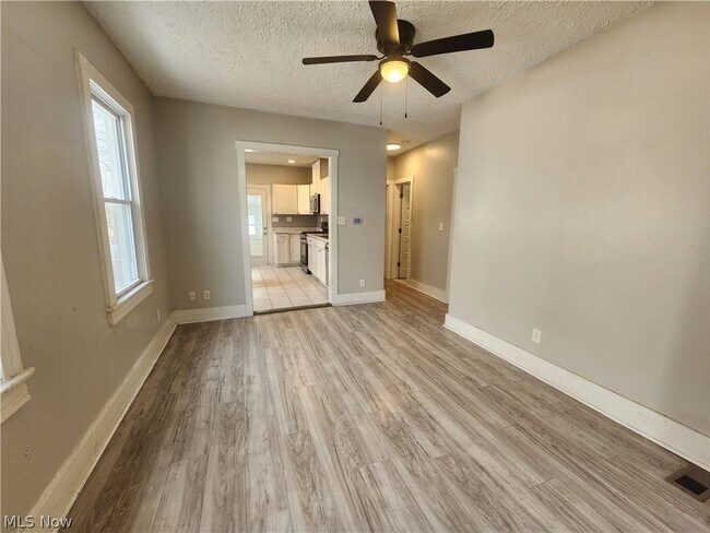 Foto del edificio - 3709 E 69th St