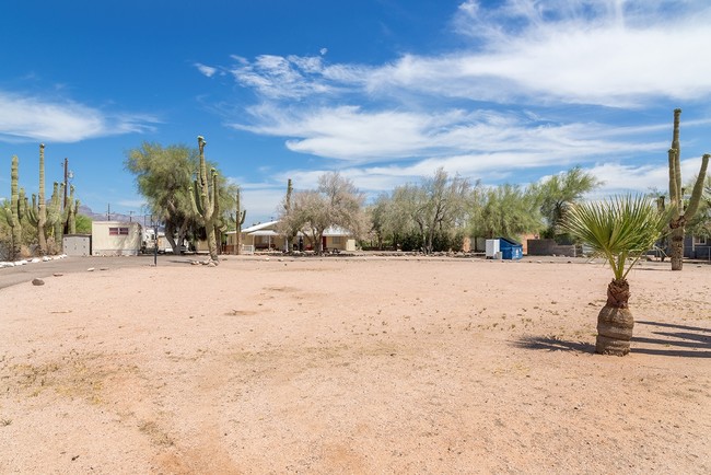 Building Photo - Apache Acres Addition