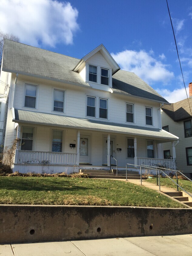 Building Photo - 86 Oak St