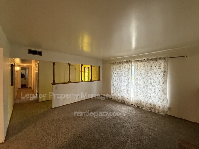 Foto del edificio - 7545 Blackhawk Dr