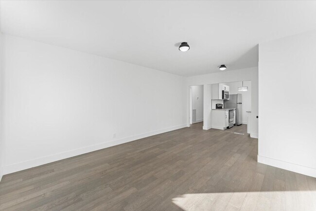 Foto del edificio - 3 BR, 2 BA with Full Private Master for rent!