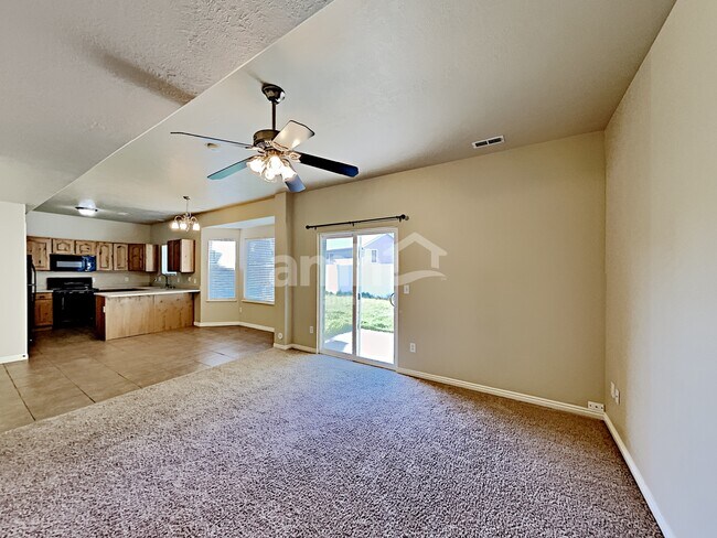 Foto del edificio - 5708 Plumbago Ave