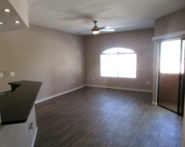 Building Photo - Desert Breeze Villas Condo -3BD/2BA