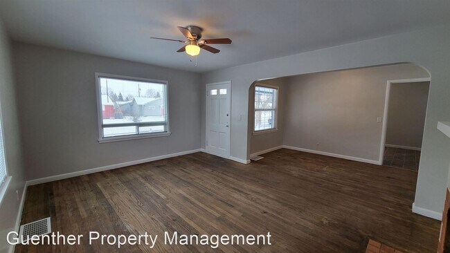 Building Photo - 3 br, 1 bath House - 4227 N Maple