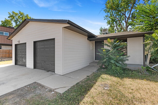 Building Photo - 9061 Osceola St