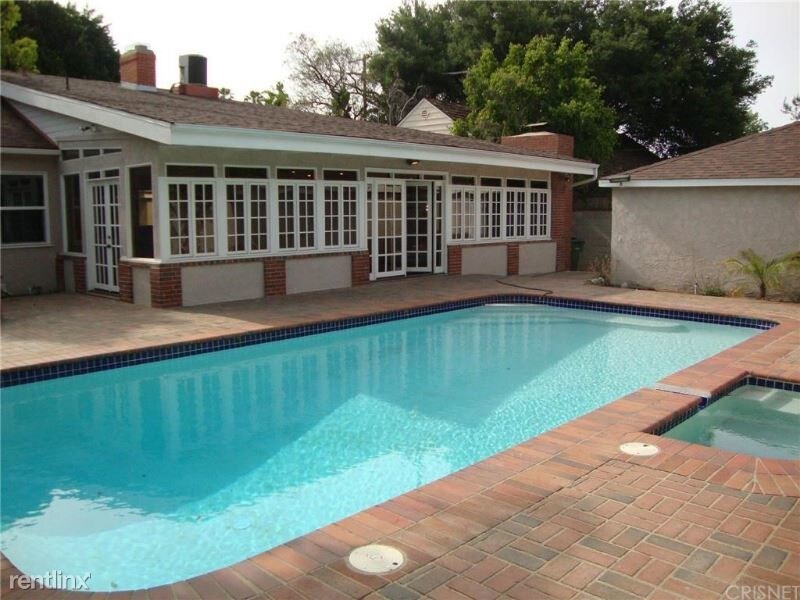 Primary Photo - 4 br, 3.5 bath House - 4900 HAYVENHURST AVE.