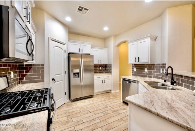 Foto del edificio - 3933 Agua Duro Dr