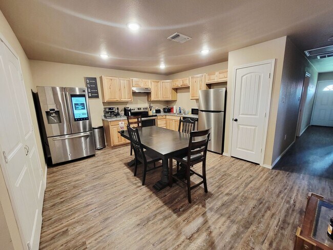 Foto del edificio - HALF OFF First Month!! Super cute 3/2/1 in...