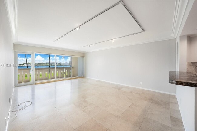 Building Photo - 2100 S Ocean Dr