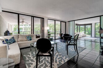 Building Photo - 2901 S Bayshore Dr