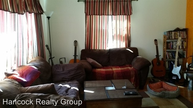 Building Photo - 3 br, 2.5 bath House - 111 King Avenue