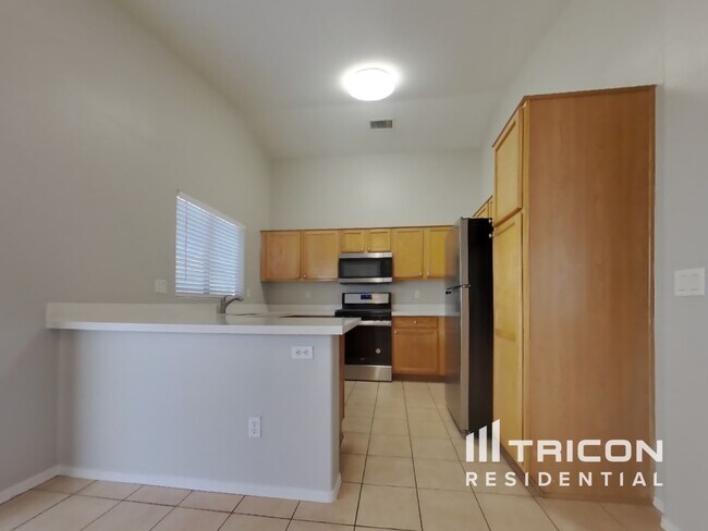 Building Photo - 10741 W Del Rio Ln