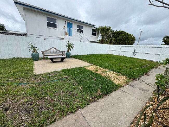 Foto del edificio - 1235 Beach Rd