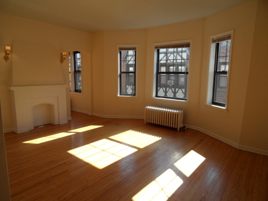 Primary Photo - 1527 W Farwell Ave
