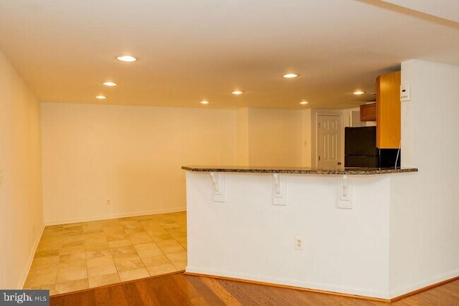 Building Photo - 1223 N Van Dorn St