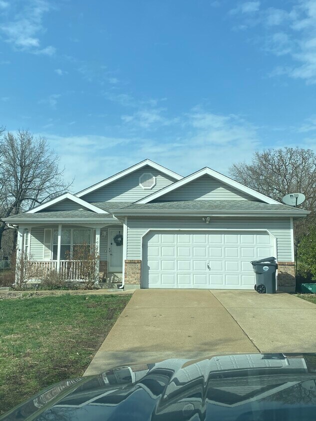 1005 Sara Jane Ln, Saint Clair, MO 63077 House Rental in Saint Clair