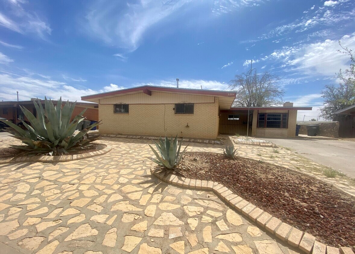 Primary Photo - 5204 Harlan Dr