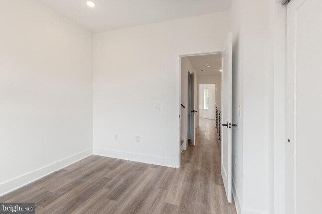 Foto del edificio - 2418 W Jefferson St