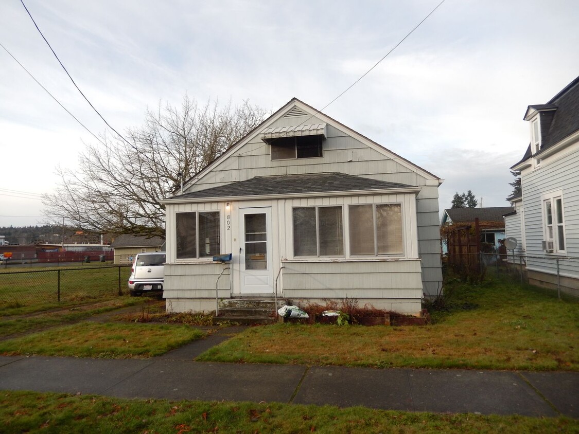 Primary Photo - Great 3 Bedroom Downtown Puyallup Home.