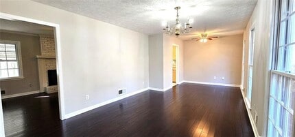 Building Photo - 1854 Oak Ridge Way NW