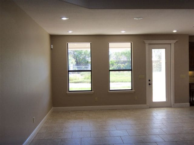 Building Photo - 2705 Fairmont Ave
