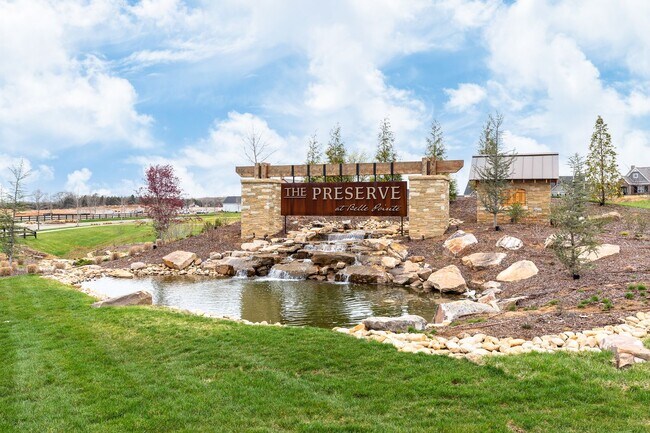 Foto del edificio - **BE THE LUCKY ONE TO LIVE IN THIS 2022-BUILT UPSCALE COTTAGE HOME IN THE PRESERVE AT BELLE POINTE**