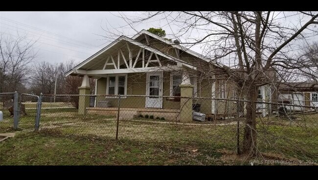 Building Photo - 303 N Hartman Ave