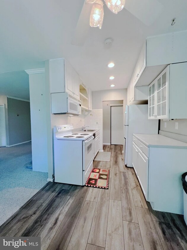 Foto principal - 335 E Lancaster Ave