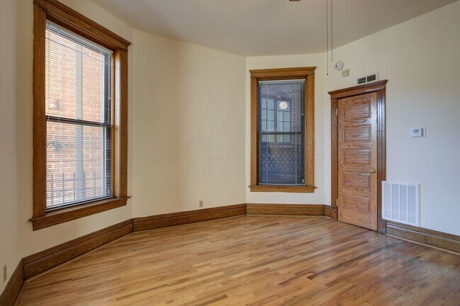 Foto del edificio - 638 W Drummond Pl