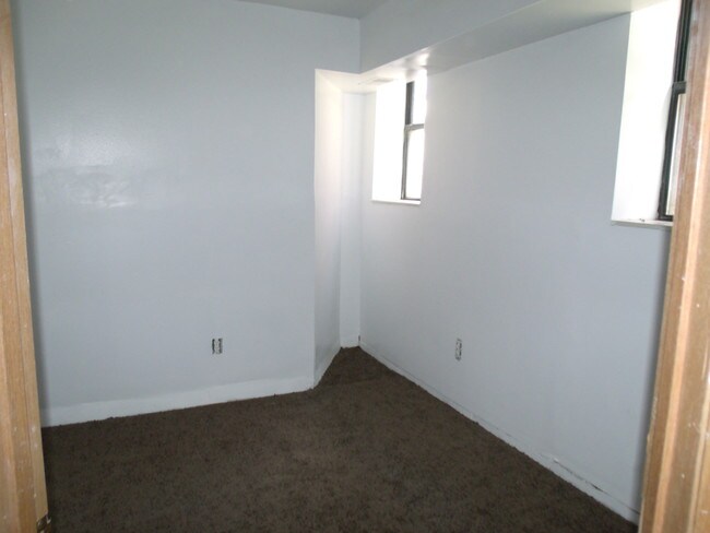 Foto del edificio - 590 Parkview Dr