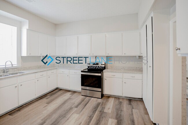 Foto del edificio - NOW OFFERING $250 OFF THE FIRST FULL MONTH...