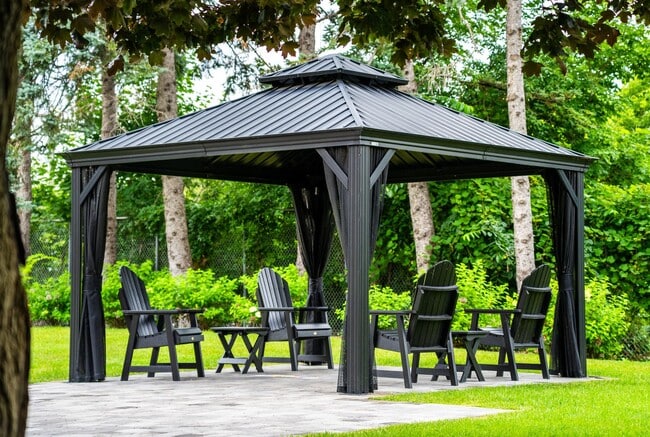 Building Photo - Highcroft Manor