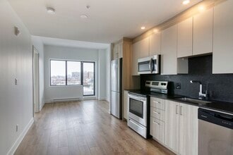 Building Photo - 30 Bd Saint-Joseph E