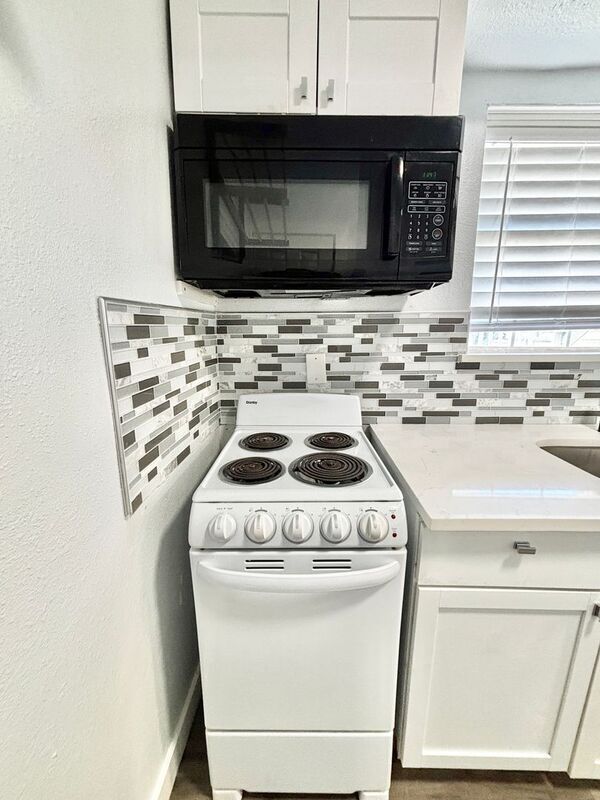 Foto del edificio - 2308 Britton Ave