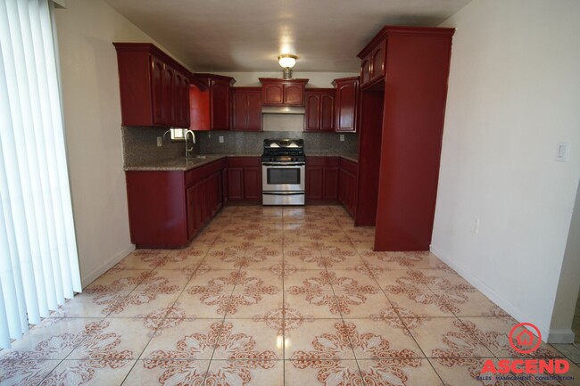 Building Photo - Charming 4 Bedroom, 2 Bathroom Home in Delano