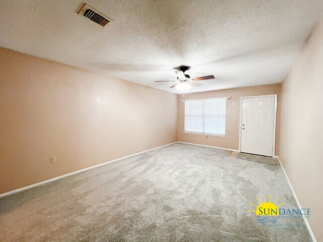 Foto del edificio - Gorgeous 3 Bedroom Townhouse in Crestview:...