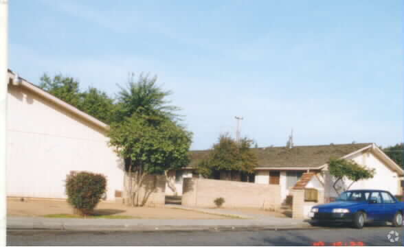 Primary Photo - 1066-1088 E Ponderosa Ave