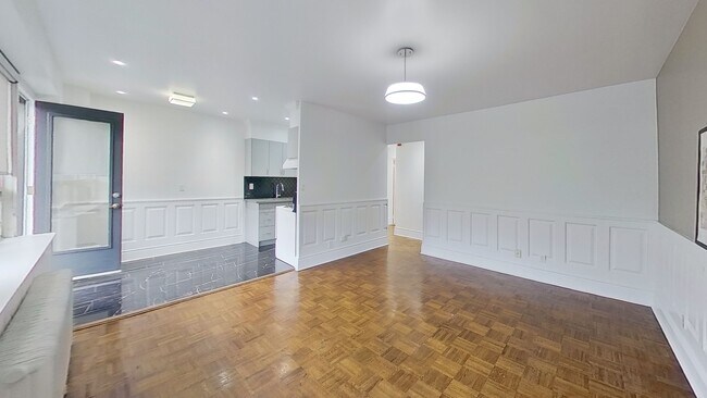 Photo du bâtiment - 710 Spadina Ave.