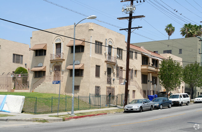 Building Photo - La Reina Apartments