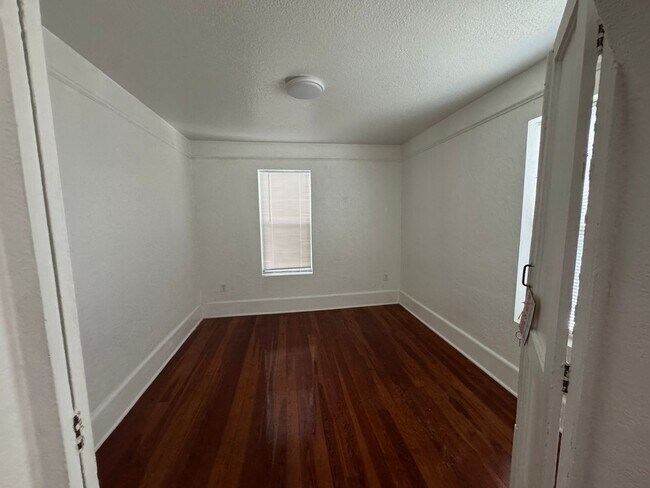 Foto del edificio - 434 E Tillman Ave