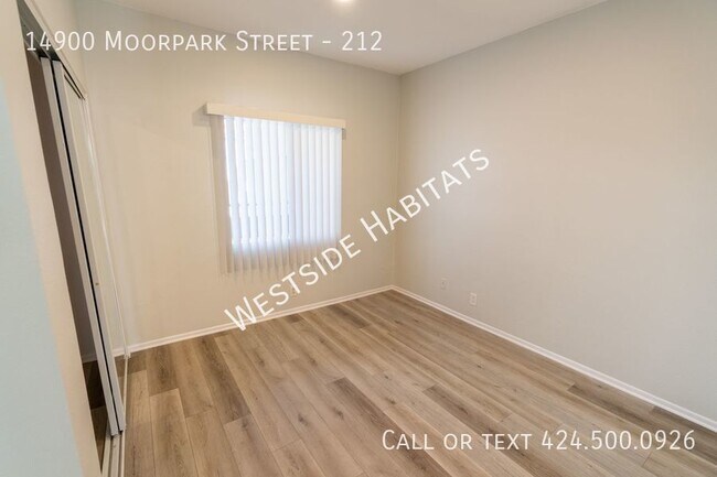 Foto del edificio - 14900 Moorpark St