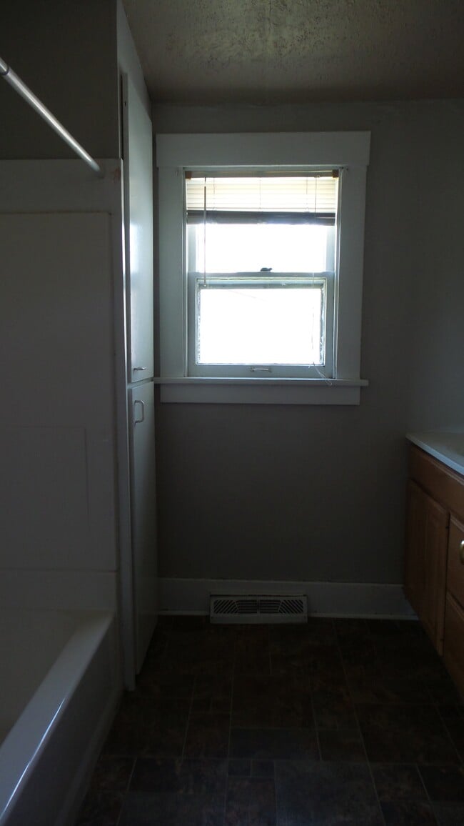 Building Photo - 620 Medary Ave