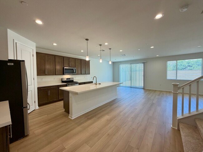 Building Photo - 21600 Thomas Ct