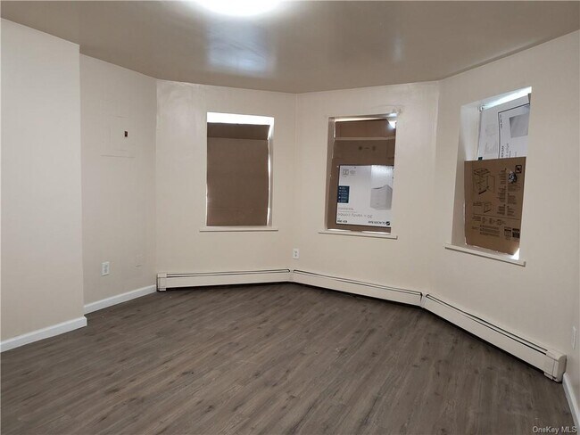 Building Photo - 22 Gidney Ave