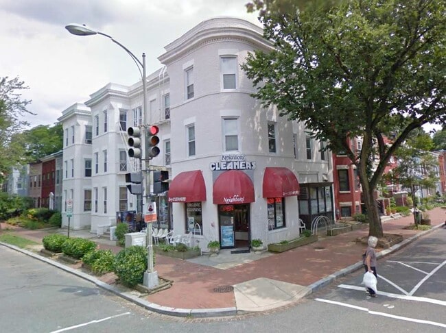 Building Photo - 1103 C St SE