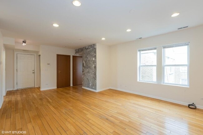 Building Photo - 2 bedroom in Chicago IL 60659
